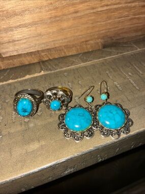 Turquoise Stone Silver-Tone Jewelry Set - Earrings & Rings